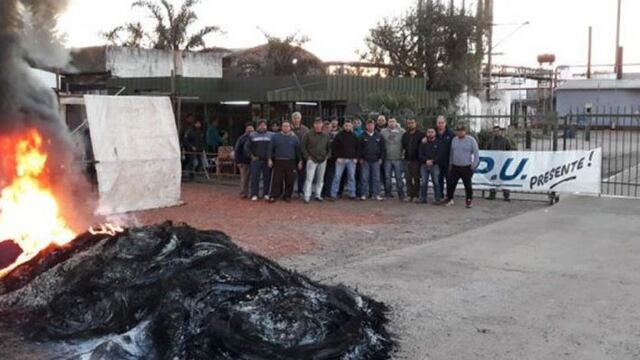 Piquete en IDM por suspensión de dos trabajadores