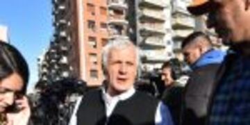 22-8-2016 Lanzamiento de la CGT unificada SUMIRu00c1 EL TRIUNVIRATO EN LA CGT UNIFICADA congreso extraordinario de la CGT unificada rnDYN01, BUENOS AIRES, 22/08/2016, ANTONIO CALO LLEGA AL ESTADIO OBRAS SANITARIAS, DONDE SE DESARROLLARA EL CONGRESO EXTRAORDINARIO DE LA CGT. FOTO:DYN/LUCIANO THIEBERGER. buenos aires antonio calo lanzamiento del triunvirato que dirigira la CGT sindicalismo sindicalistas CGT unificada unificacion cgt llegada de los sindicalistas