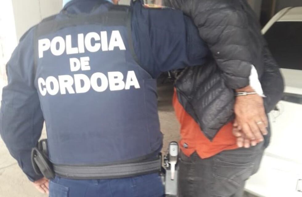 Una pareja detenida tras robar una mochila del interior de un vehículo sobre Avenida del Libertador