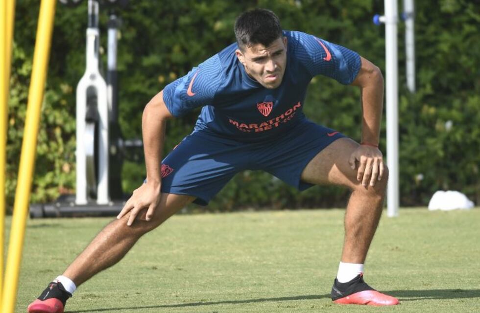 Un club neuquino recibirá una importante suma de dinero tras el pase del "Huevo" Acuña al Sevilla