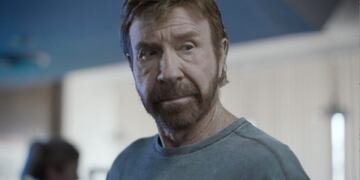 Chuck Norris deja todo por la salud de su esposa