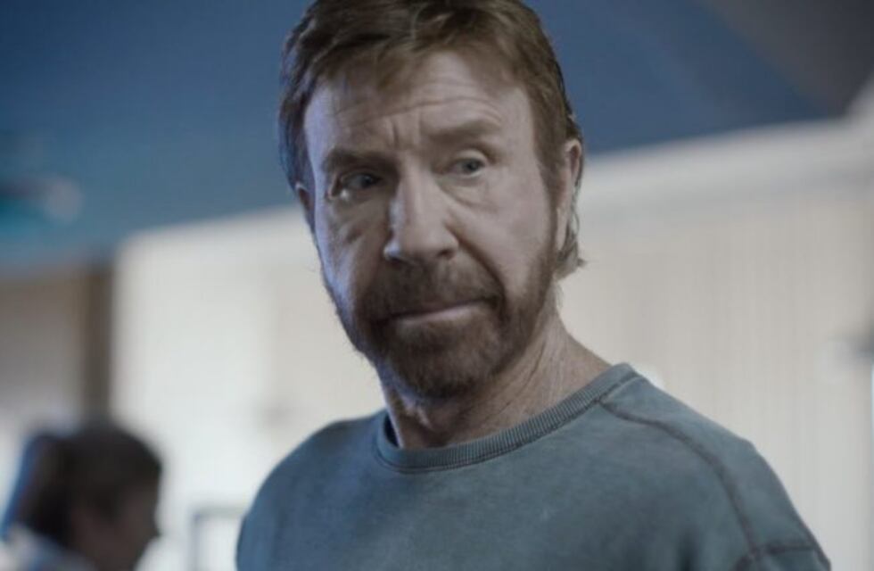 Chuck Norris se retira para cuidar a su esposa