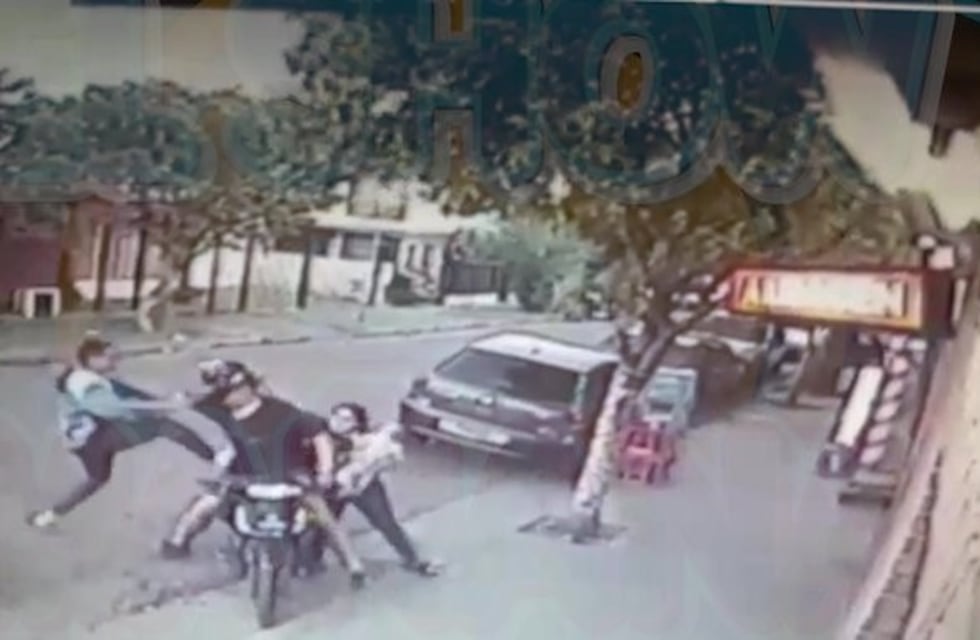 Robó en una despensa, vecinos lo lincharon y al día siguiente atacaron a balazos el comercio