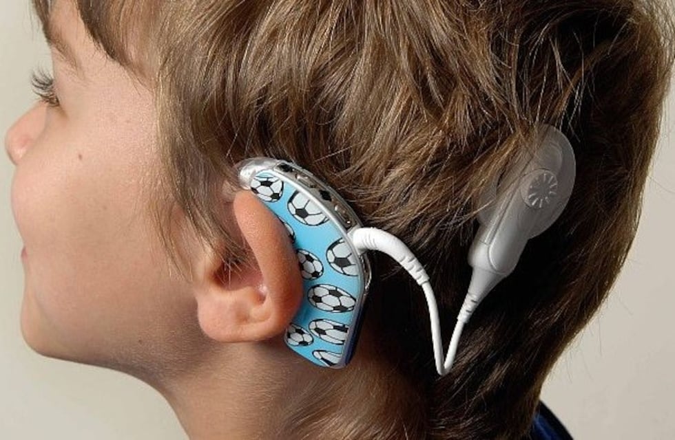 Emily necesita implante coclear y su obra social no cumple