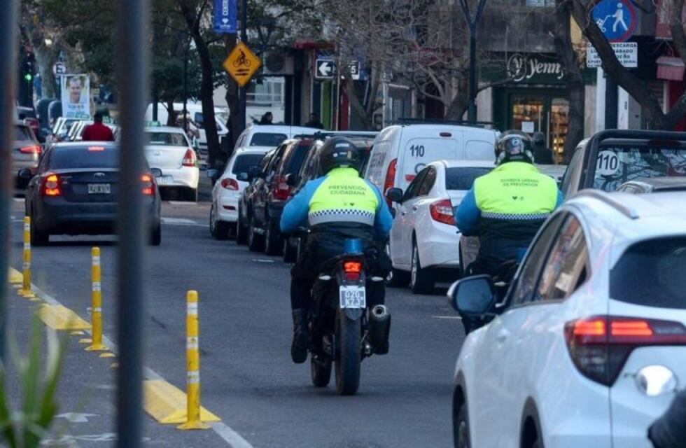 Manteros platenses comenzaron una marcha en protesta de las medidas que tomó la municipalidad