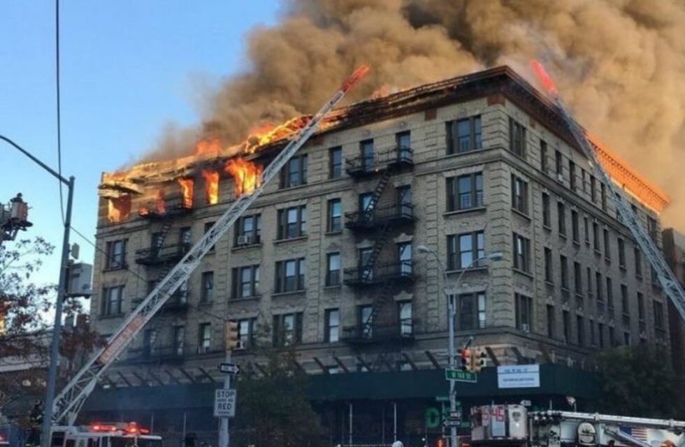 EE.UU.: se desató un voraz incendio en un edificio en Manhattan