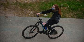 Andar en bicicleta, una de las actividades más esperadas\u002E Con barbijo y siguiendo las recomendaciones\u002E