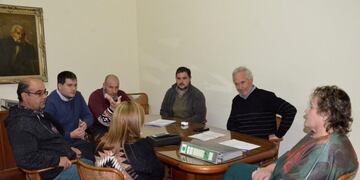 Las responsables regional FinEs Marcela Abete y la distrital, Norma Castellanos junto a los delegados y el secretario de gobierno Valentin Bustillo\u002E