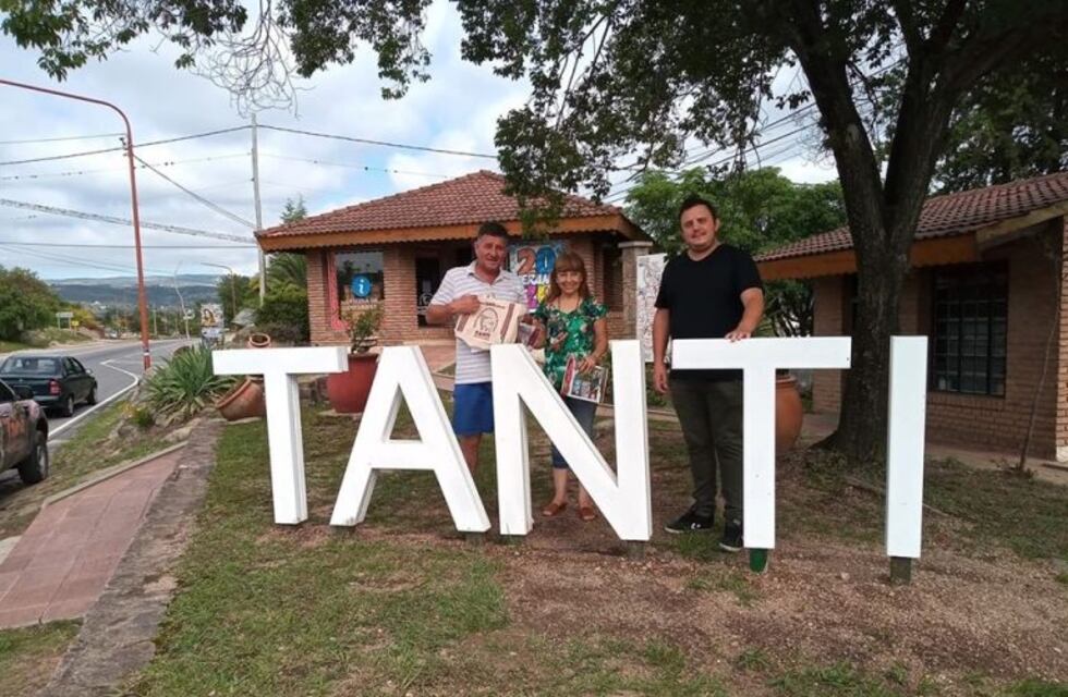 Tanti premió a los primeros turistas del 2020