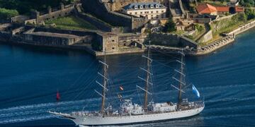 Argentina's frigate AFA Libertad sails out of Ferrol habour in the Spanish north western region of Galicia bound for Toulon on August 9, 2016. / AFP PHOTO / MIGUEL RIOPA espau00f1a ferrol 45 viaje de instruccion del buque escuela Fragata Libertad fragata libertad