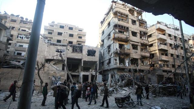 Douma (Syrian Arab Republic), 07/04/2017.- People inspect damged buildings after an airstike on Douma, Syria, 07 April 2017. There were more than 15 casualties as the Syrian military continued their bombardment of opposition-held areas around Damascus. (D