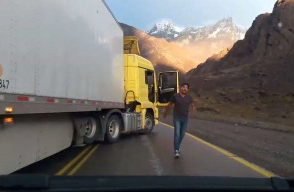 Un camionero chileno amenazó y encerró a un automovilista mendocino