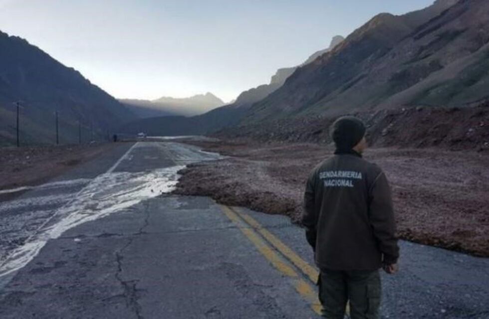El Paso Cristo Redendor, cerrado por un alud en Las Leñas