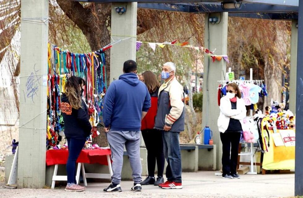 Carlos Paz: domingo de feria en el barrio Playas de Oro