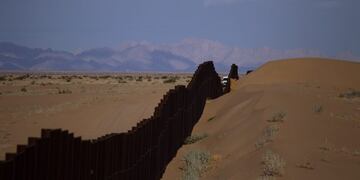 Límite de la frontera\u002E Bloqueo por ley antiinmigrantes de Arizona, EEUU (Web)