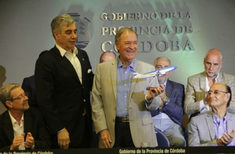 Provincia y Aerolíneas firman acuerdo para potenciar  el centro de distribución de vuelos