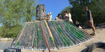 Crean termotanques solares a partir del reciclado de botellas, latas y tetras\u002E