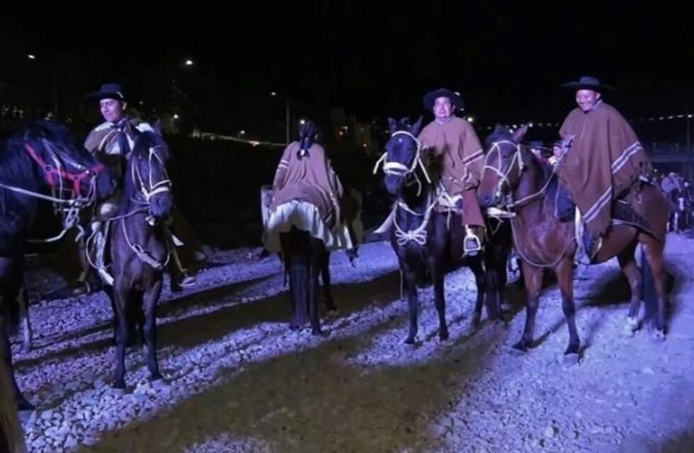 Una multitud participa en la "Marcha Evocativa del Éxodo Jujeño"