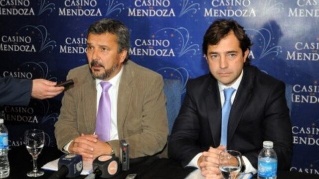 Bianchinelli y uno de los directores de Juegos y Casinos, Federico Domu00ednguez\u002E