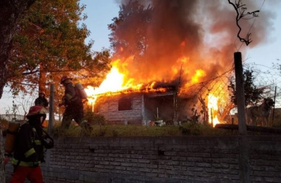 Una hornalla prendida desató un voraz incendio