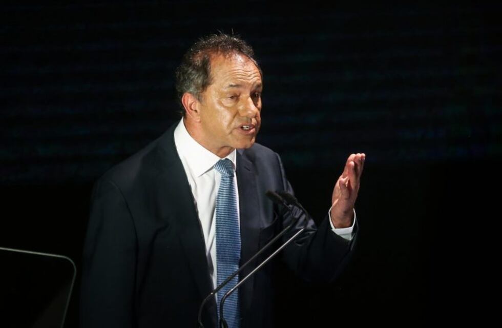 Scioli: "Voy a ser precandidato a presidente al servicio de todos los argentinos"