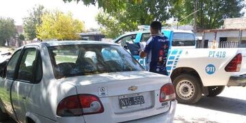 Eran asistentes de un no vidente y terminaron quitándole el automóvil