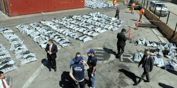 Transportaban cocaina en conteiners a Europa ocultas en bolsas de carbón vegetal\u002E