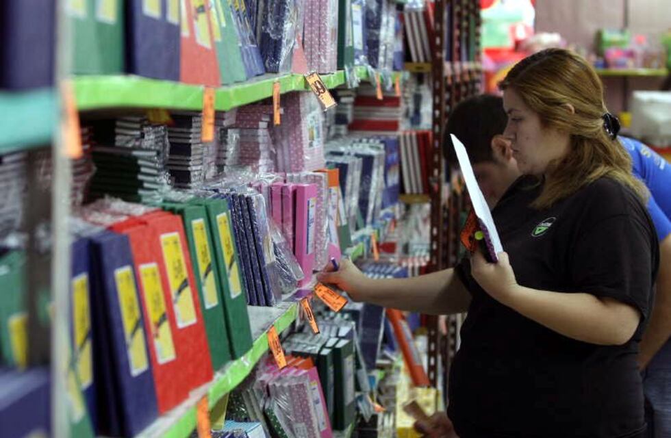 Indignada y furiosa: fue a buscar a los ladrones que robaron en la librería de la hija y los obligó a entregar lo que se llevaron