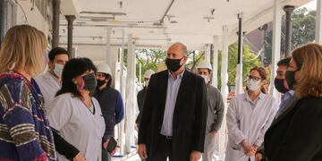 Recorrida de Omar Perotti por el Hospital Provincial del Centenario (Prensa Gobierno de Santa Fe)