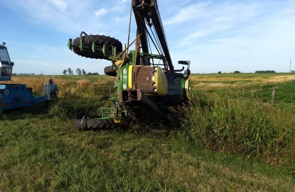 Marcos Juárez: volcó un fumigador en Ruta Provincial Nº12
