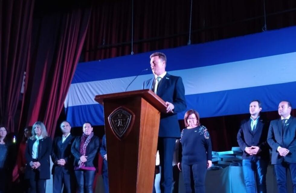 Entrega de distinción "Manuel Belgrano" a los abanderados de la ciudad