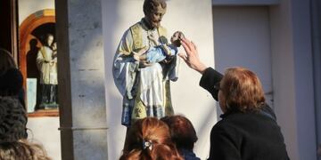 Fieles de San Cayetano veneran al Santo, agradecen y piden por pan, paz y trabajo\u002E