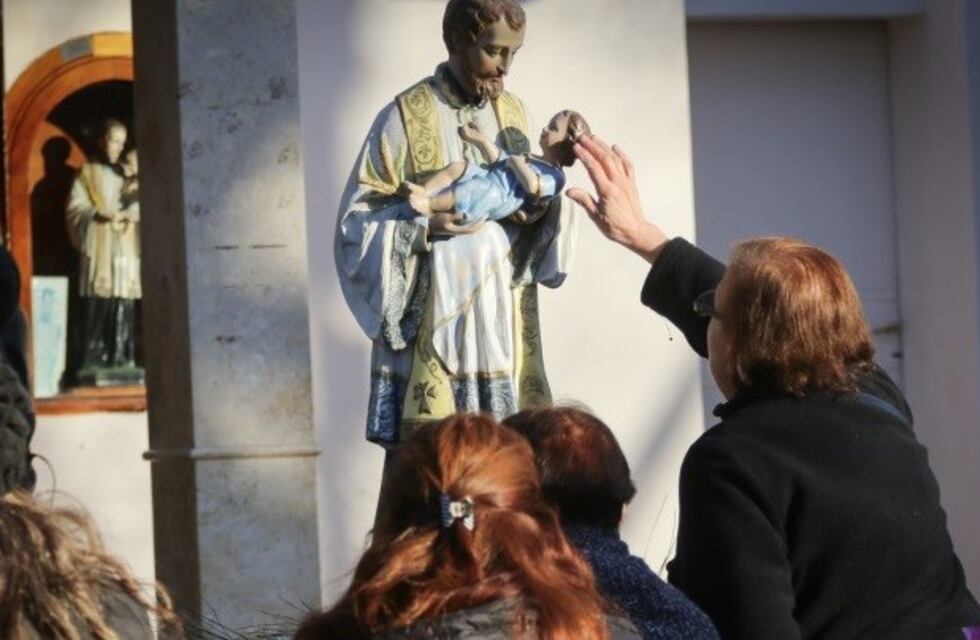 Mendocinos ruegan por pan, paz y trabajo a San Cayetano
