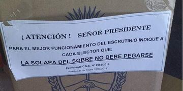 Controversia por la solapa del sobre