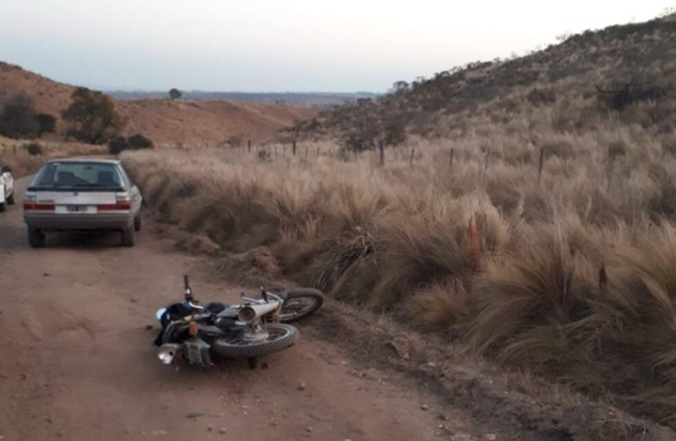 Perdió el control del vehículo y colisionó contra una motocicleta