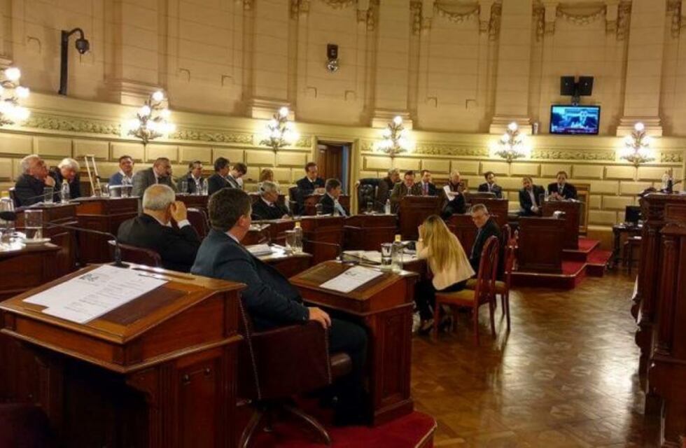 Media sanción para el programa de mejoras de caminos rurales
