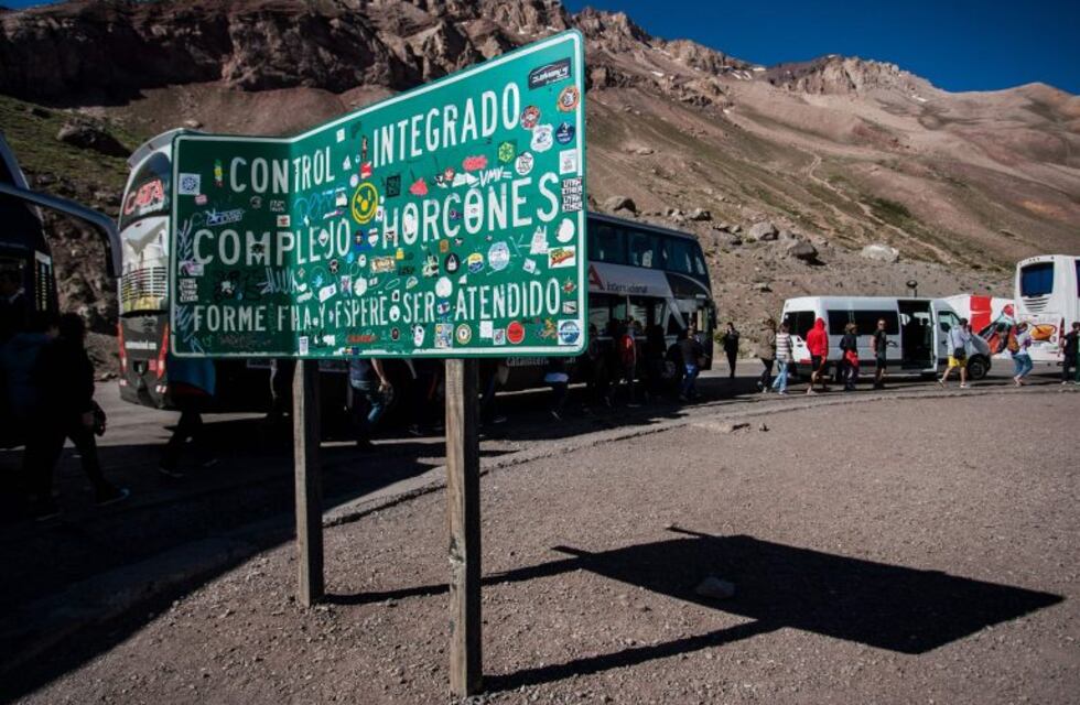 AFIP flexibiliza controles aduaneros a argentinos y revisarán "selectivamente" el equipaje