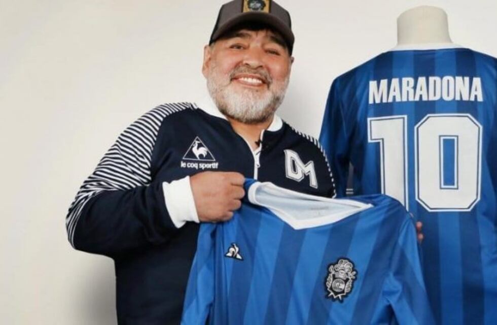 Gimnasia y Le Coq Sportif lanzan una camiseta en homenaje a Maradona