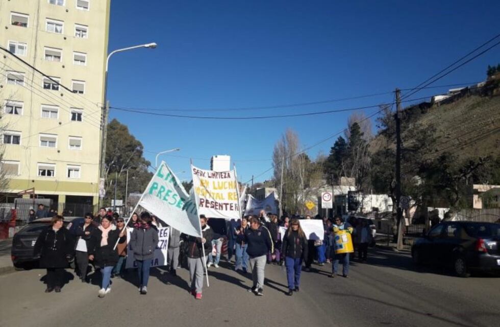 Los estatales una vez más reclaman en la calle