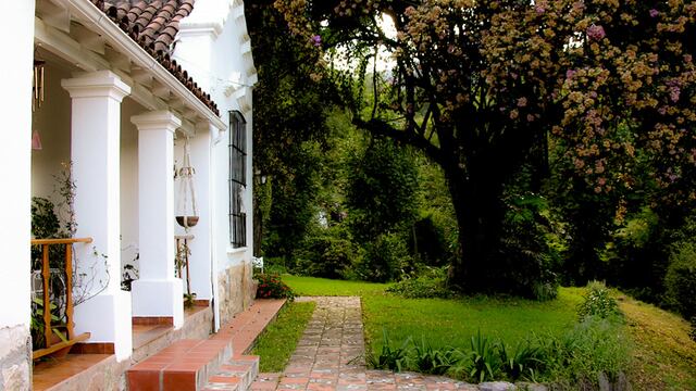 Los hospitales y escuelas que necesitan obras reciben alrededor o menos de cinco millones de presupuesto.