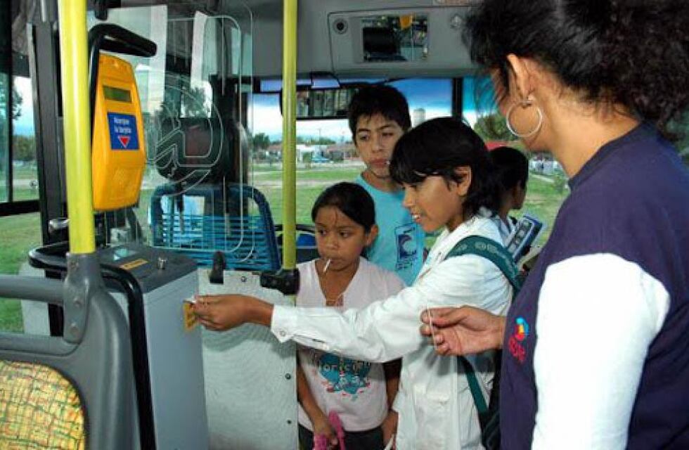 A días de la vuelta clases, no hay definiciones sobre el funcionamiento de los colectivos