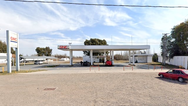 Dos asaltantes armados y encapuchados robaron la recaudación en la estación de GNC en la ruta 143.