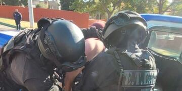 El delincuente fue reducido por la Policía, Infantería y el Eter.