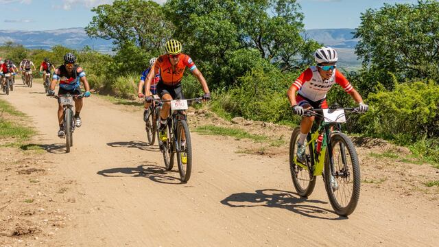 Ciclistas de Arroyito participaron del Maratón de Los Reartes