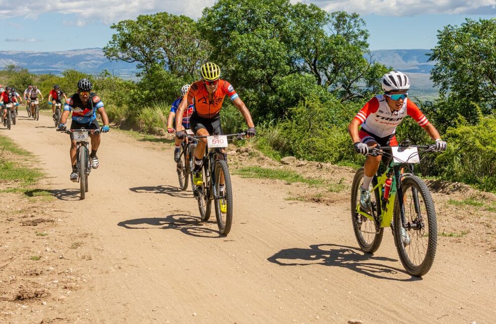 Ciclistas de Arroyito participaron del Maratón de Los Reartes