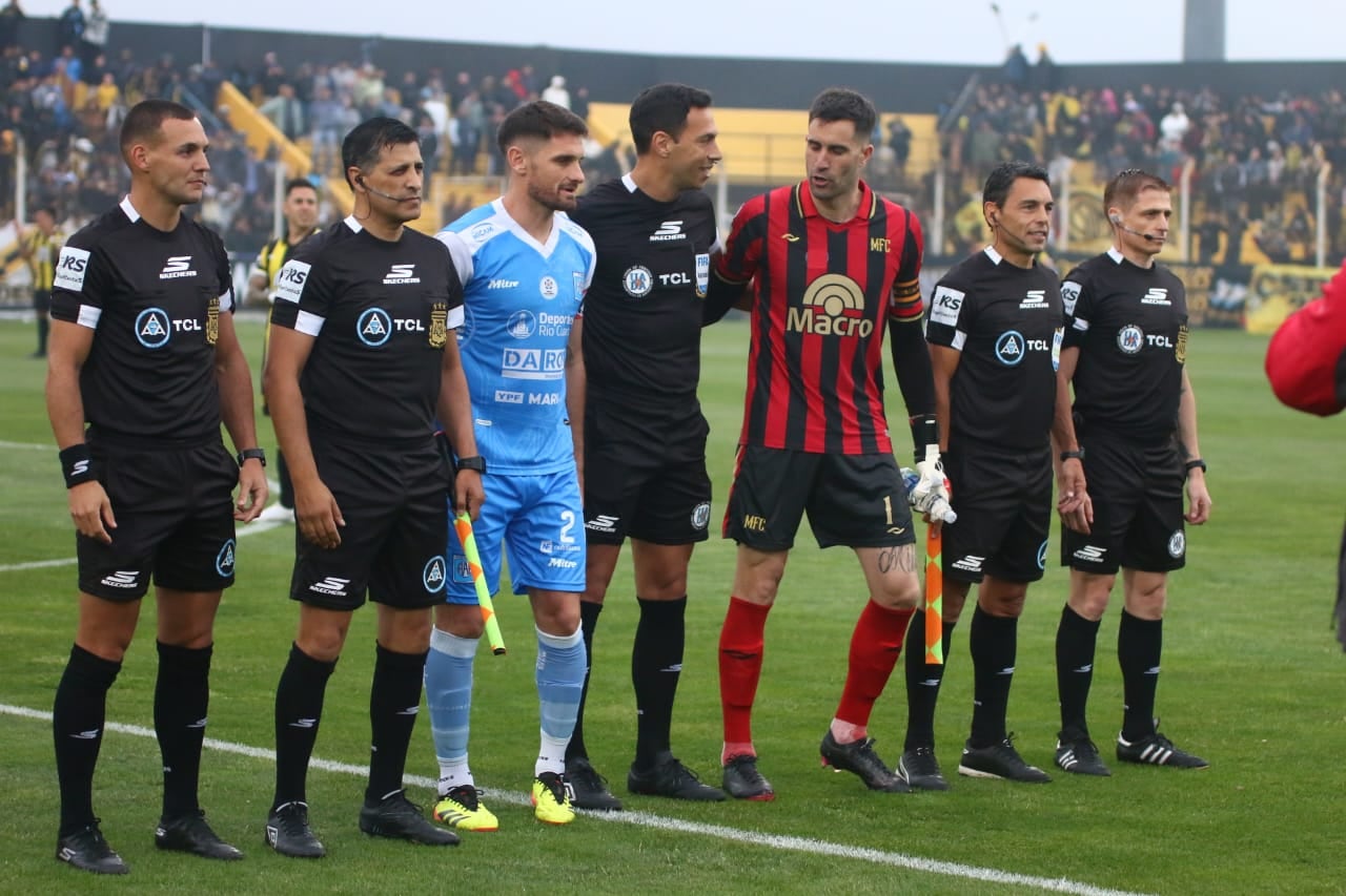 Deportivo Madryn ante Estudiantes, por el ascenso. (Prensa Estudiantes RC).