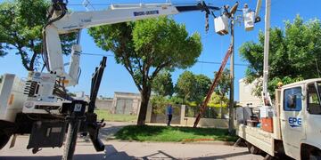 La empresa continúa invirtiendo en obras electroenergéticas para mejorar la prestación del servicio a usuarios de distintas localidades del departamento Castellanos.