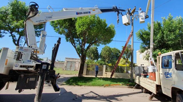 La empresa continúa invirtiendo en obras electroenergéticas para mejorar la prestación del servicio a usuarios de distintas localidades del departamento Castellanos.