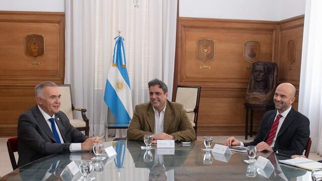 El mandatario y vicejefe de Gabinete del Interior analizaron el tema del aeropuerto local