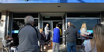 La Anses evalúa pagar un bono de fin de año a jubilados y pensionados. (Foto: Orlando Pelichotti)